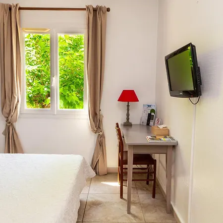 Hotel Les Oliviers Draguignan Exterior photo
